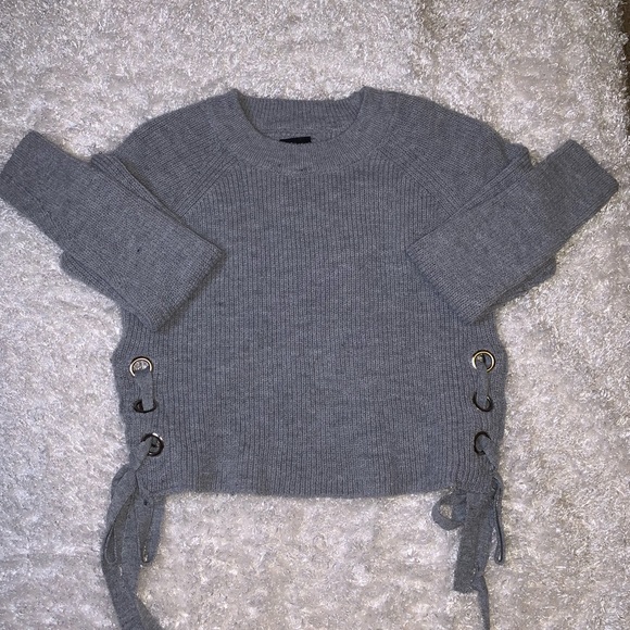 Grey cropped sweater with ties on the sides. - Picture 4 of 6